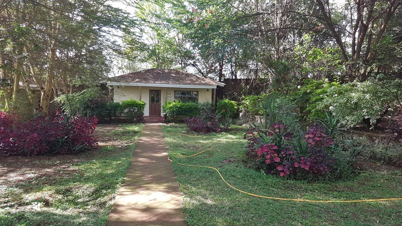 Eileen'S Trees Inn Karatu Exterior photo